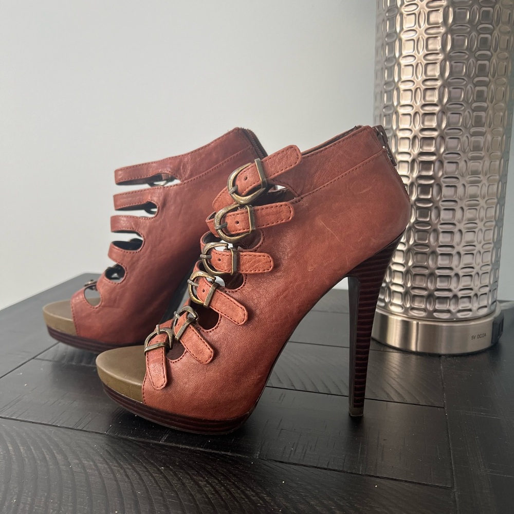 Aldo size 39 (8.5)